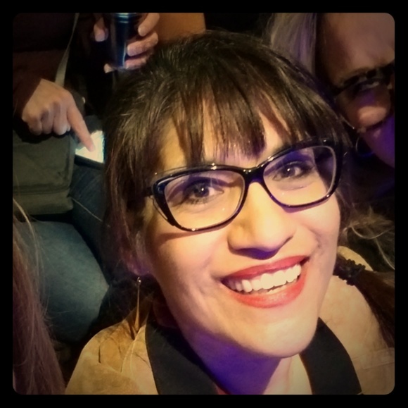 Meet your Posher, Lisa - Picture 1 of 2